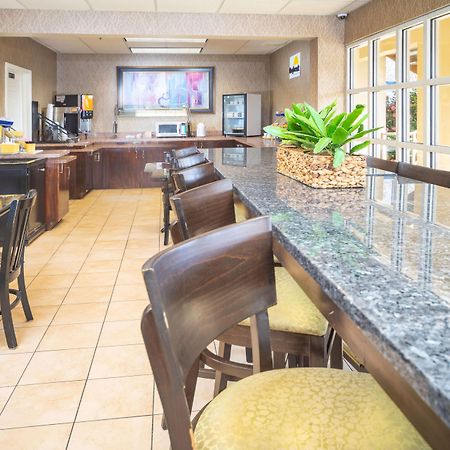 Days Inn By Wyndham Atlanta Stone Mountain Extérieur photo