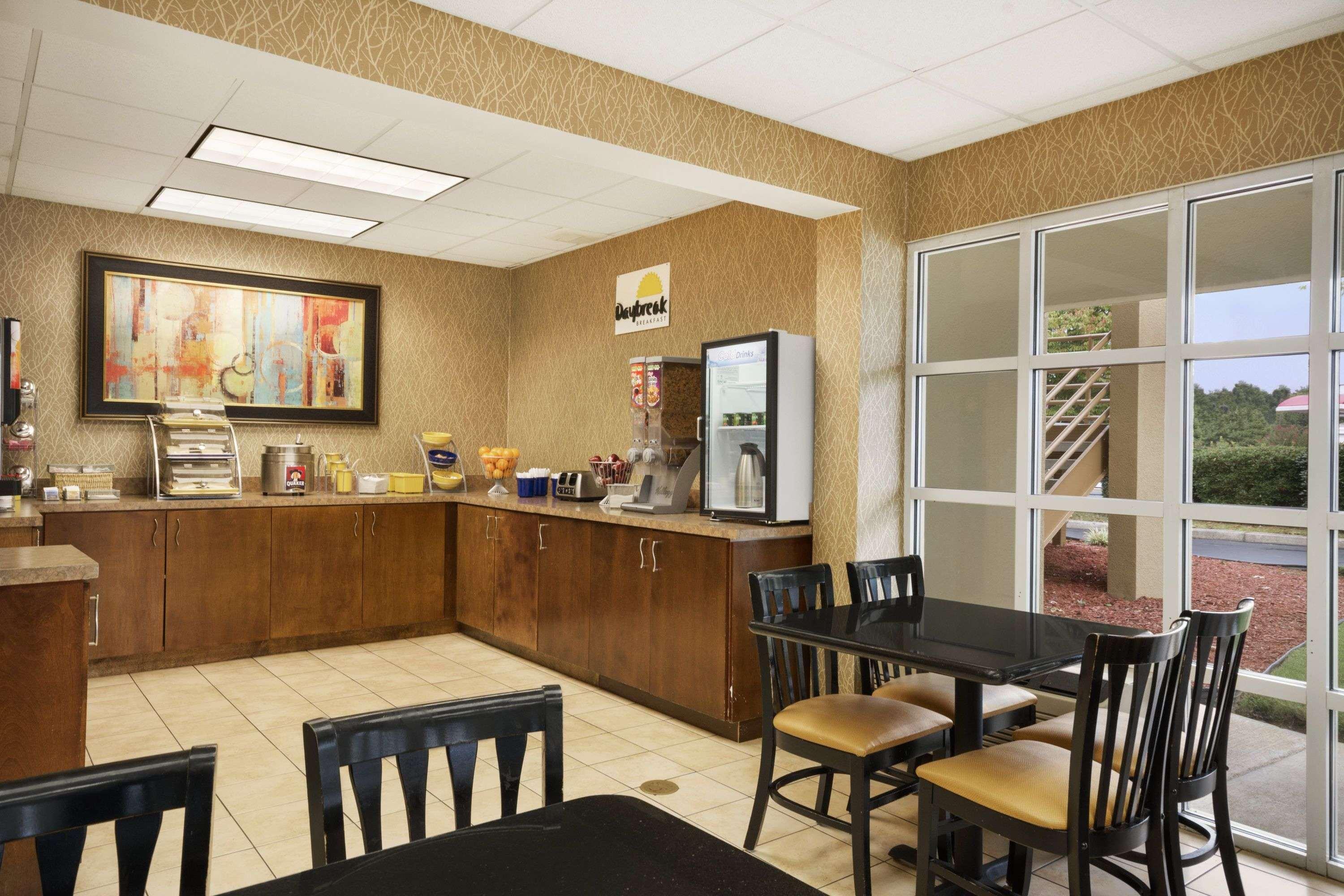 Days Inn By Wyndham Atlanta Stone Mountain Extérieur photo