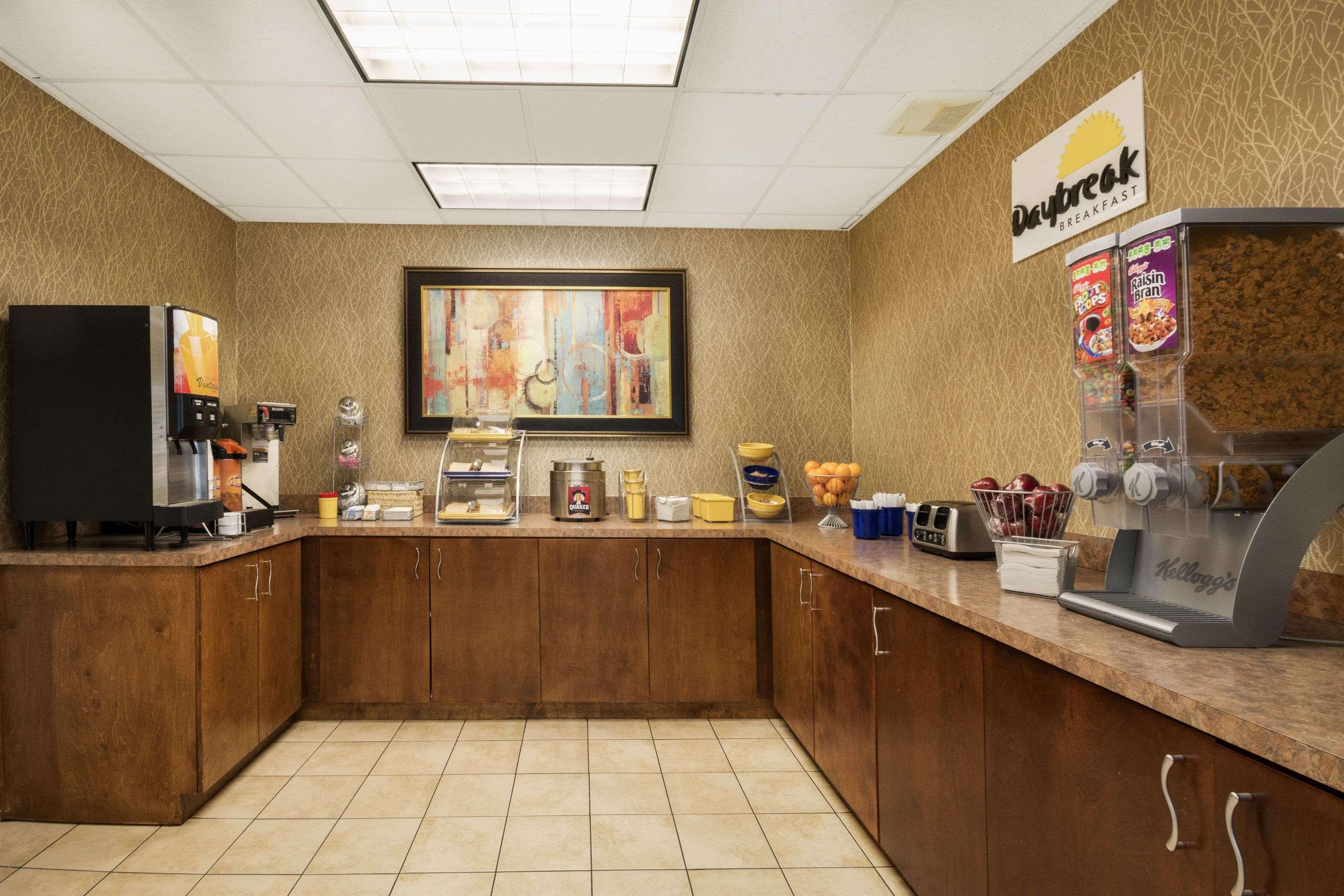 Days Inn By Wyndham Atlanta Stone Mountain Extérieur photo