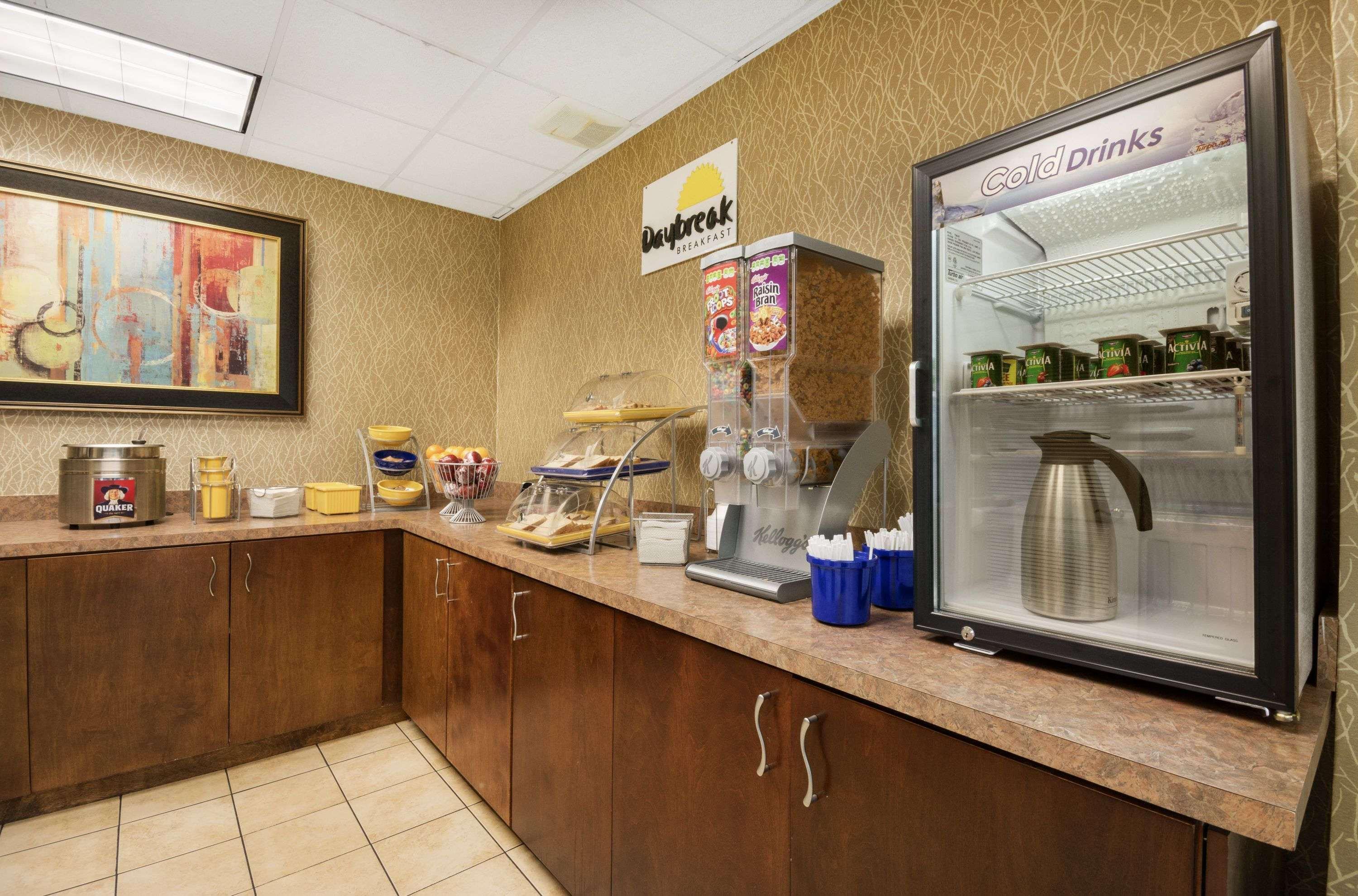 Days Inn By Wyndham Atlanta Stone Mountain Extérieur photo
